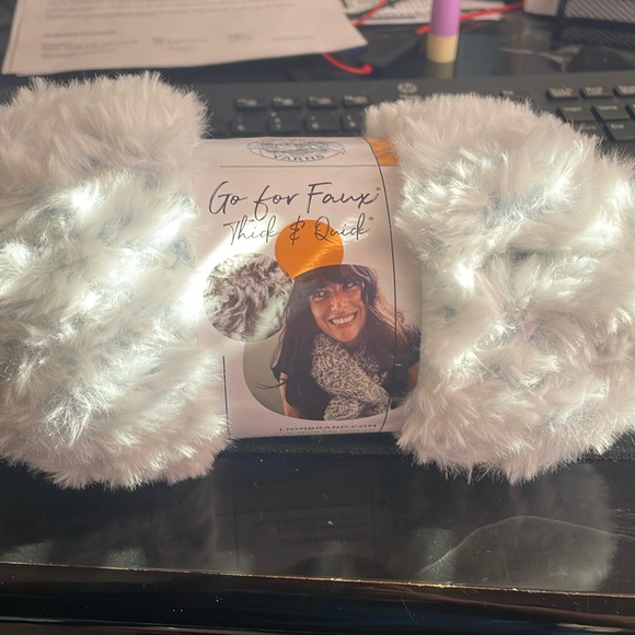 Lion Brand Go For Faux Blue Bengal~ 2 skeins - Picture 3 of 6